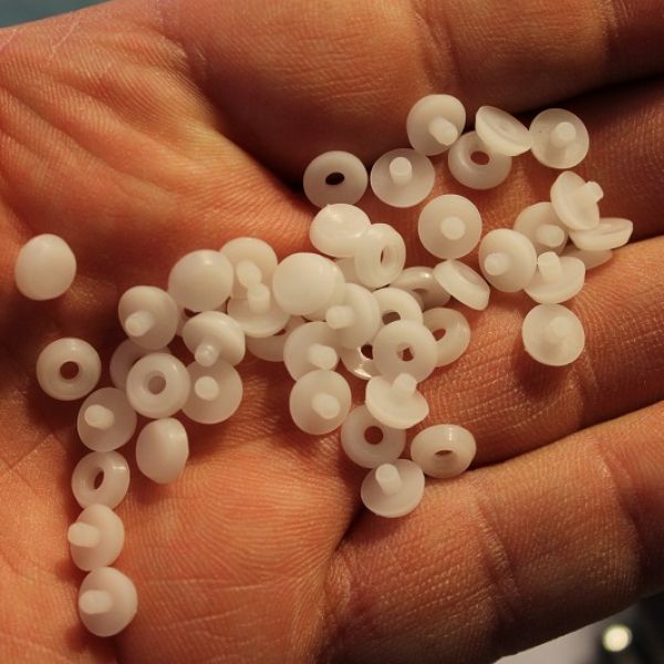 Bottoni antivento per zanzariera modello coppia unita