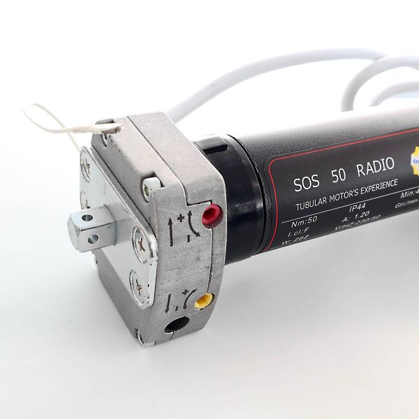 Motore elettrico con manovra di soccorso e telecomando per tapparelle e tende