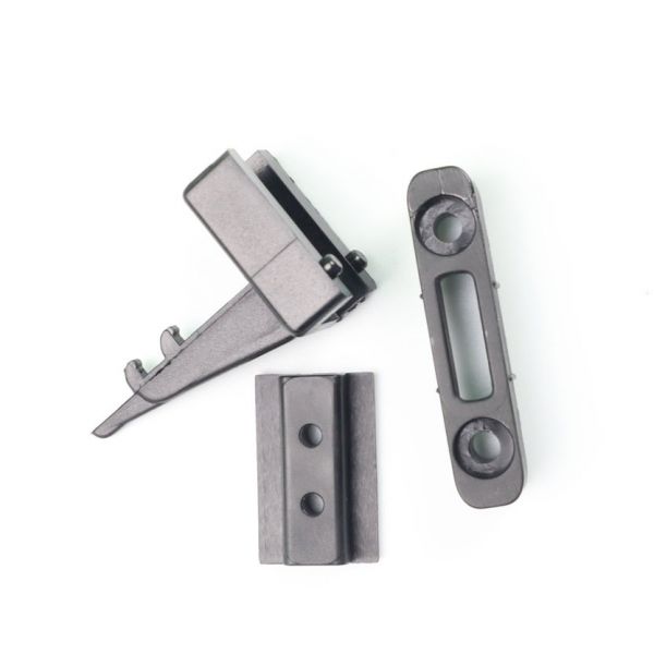 Gancio antinfortunistico prima versione per zanzariere laterali IRS