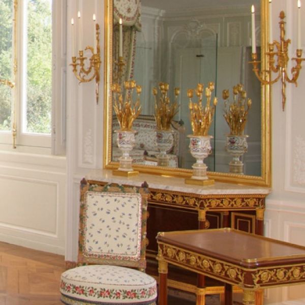 Fregi e Pomoli per mobili