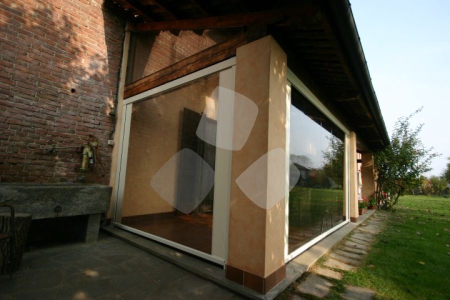 Tenda Da Sole A Caduta Zip Veranda Trasparente Con Guida E Cassonetto Tenda Da Sole A Caduta Zip Veranda Trasparente Con Guida E Cassonetto